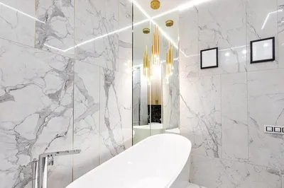 Фото ванной комнаты из мрамора с просторным душем