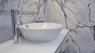 Фото ванной комнаты с изысканным мрамором