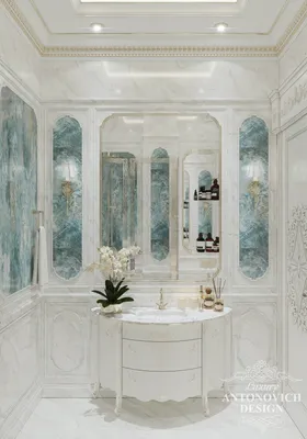 Изысканная ванная комната с мраморными деталями