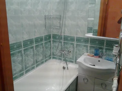 Фотографии ванной комнаты из пвх с использованием стекла и зеркал
