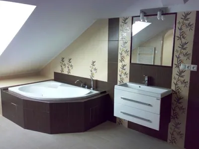 Фото ванной комнаты на мансардном этаже в хорошем качестве