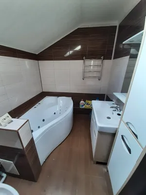 PNG фото ванной комнаты на мансардном этаже