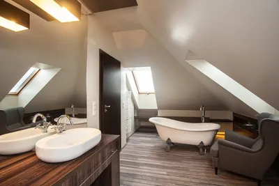 Новые изображения ванной комнаты на мансардном этаже