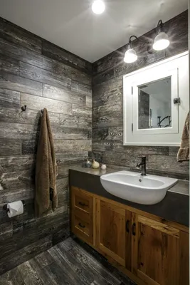 Изображение ванной комнаты обшитой вагонкой в 4K разрешении
