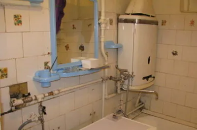 Арт-фото ванной комнаты с газовой колонкой в высоком разрешении