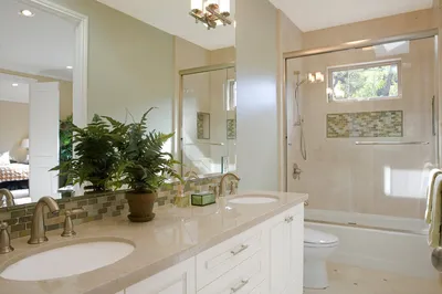 Ванная комната в бежевых оттенках: стильный и функциональный дизайн интерьера