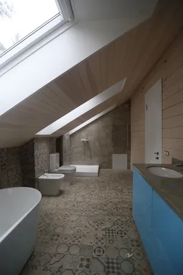 Фото ванной комнаты в мансарде: выберите размер и скачайте в PNG