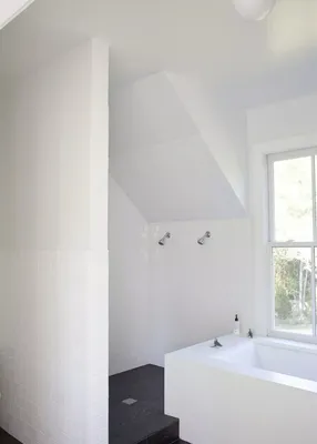 Новые изображения ванной комнаты в мансарде: скачать в HD