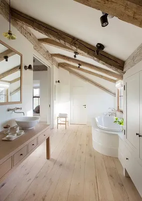 Мансардная ванная комната с оригинальным дизайном