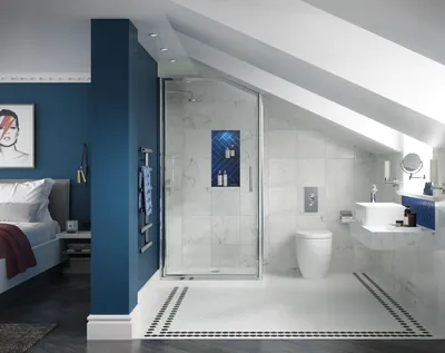 Мансардная ванная комната с современными акцентами