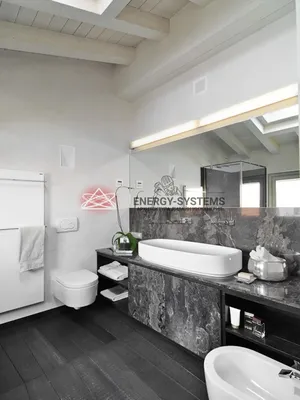 Уникальная ванная комната в мансарде с фотографией и оригинальной планировкой