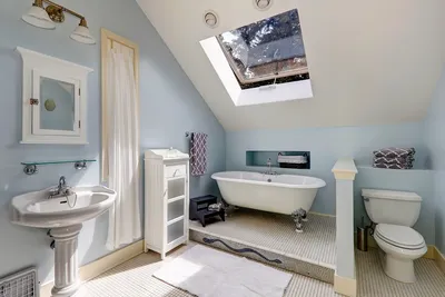 PNG фото ванной комнаты в мансарде