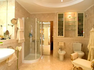 Впечатляющий интерьер ванной комнаты в оранжевом стиле