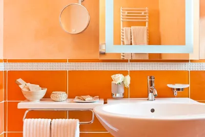 Ванная комната в оранжевом цвете фотографии