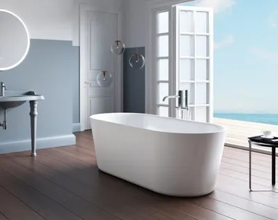 Ванная комната в синих тонах с современным стилем