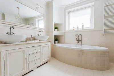 Фото ванной комнаты в стиле ретро с винтажными аксессуарами