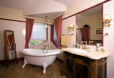 Ванная комната в стиле ретро с арт-деко деталями: фото