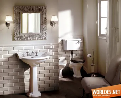 Ванная комната в стиле ретро с ретро-полками: фото