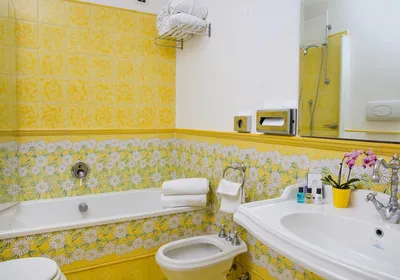 Фото ванной комнаты желтого цвета в высоком разрешении