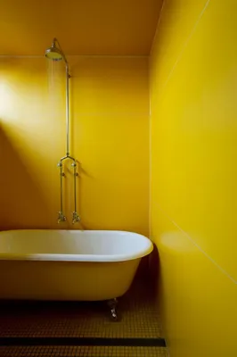 6) Желтая ванная комната с элегантным дизайном