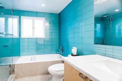 Стильный и удобный интерьер ванной комнаты