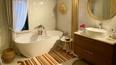 Фото ванной комнаты с душевыми кабинами