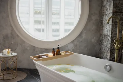 Ванная комната в японском стиле с использованием традиционных японских ковров