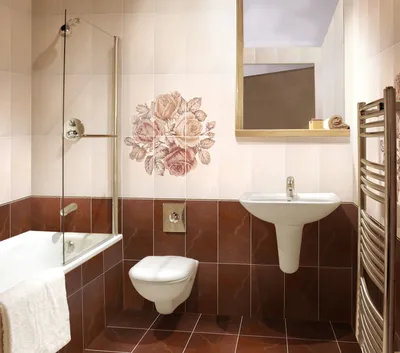 Фото ванной комнаты с использованием стекла и коричневых оттенков