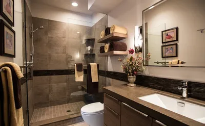 Фотографии ванной комнаты с использованием камня и коричневых материалов