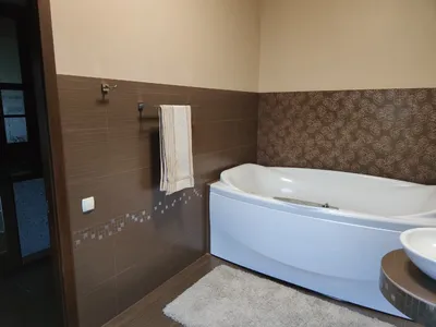 Интерьер ванной комнаты в коричневых и бежевых цветах