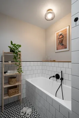 Фото ванной комнаты в скандинавском стиле с использованием светлых оттенков