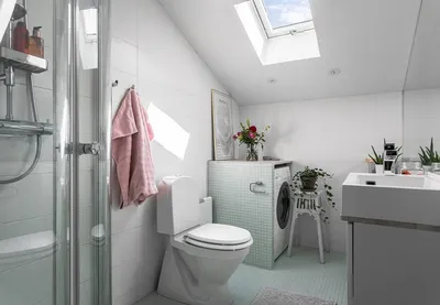 Фотографии ванной комнаты в скандинавском стиле с использованием мрамора и стекла