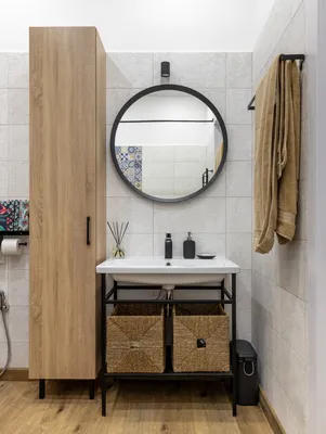 Ванная комната в скандинавском стиле с использованием натурального освещения