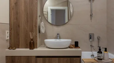Ванная комната с элегантным дизайном и светлыми оттенками