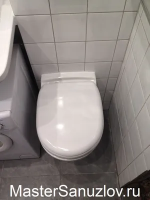Минималистичный стиль ванной комнаты с туалетом