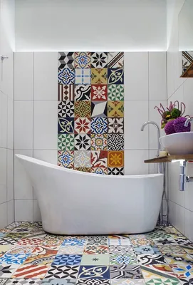HD изображение укладки кафельной плитки в ванной