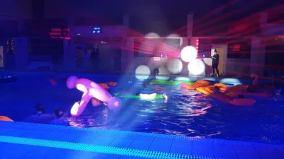 Фотографии вечеринки в бассейне: Выбери свой формат скачивания!