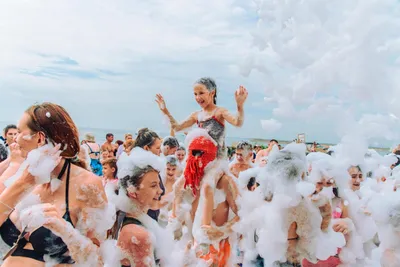 Пляжные вечеринки: Красочные фотографии в высоком разрешении