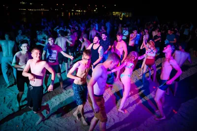 Пляжные вечеринки: Красочные фотографии в Full HD и 4K разрешении