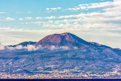Огненные высоты: Вулкан Везувий в фотографиях