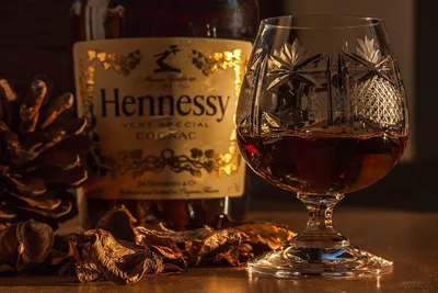 Картинка Виски Hennessy с эффектами в PNG