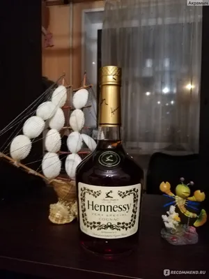 Фотография Виски Hennessy с эффектом низкой глубины резкости JPG