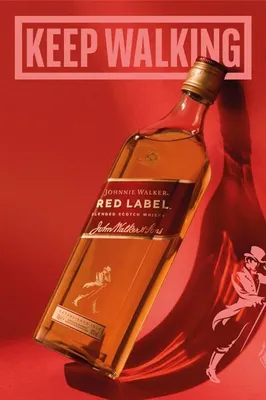 Фотка виски red label на фоне каминного очага