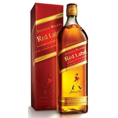 Изображение виски red label с акцентом на бутылке