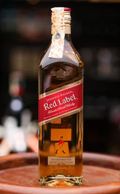 Картинка виски red label с эффектом выцветания