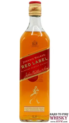 Фотка виски red label на фоне зеленых холмов