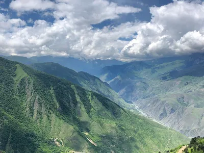 Изумительные пейзажи гор Владикавказа в HD качестве: Завораживающий фон.
