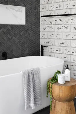 Фото влагостойких панелей для ванной с информацией о форматах