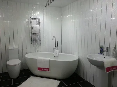 Фото влагостойких панелей для ванной с информацией о качестве