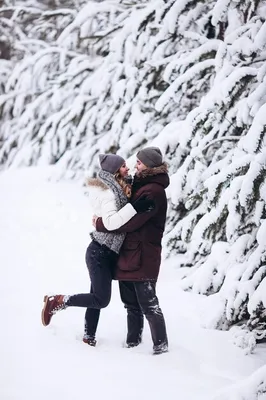 Белоснежные моменты: Красивые картинки влюбленной пары зимой